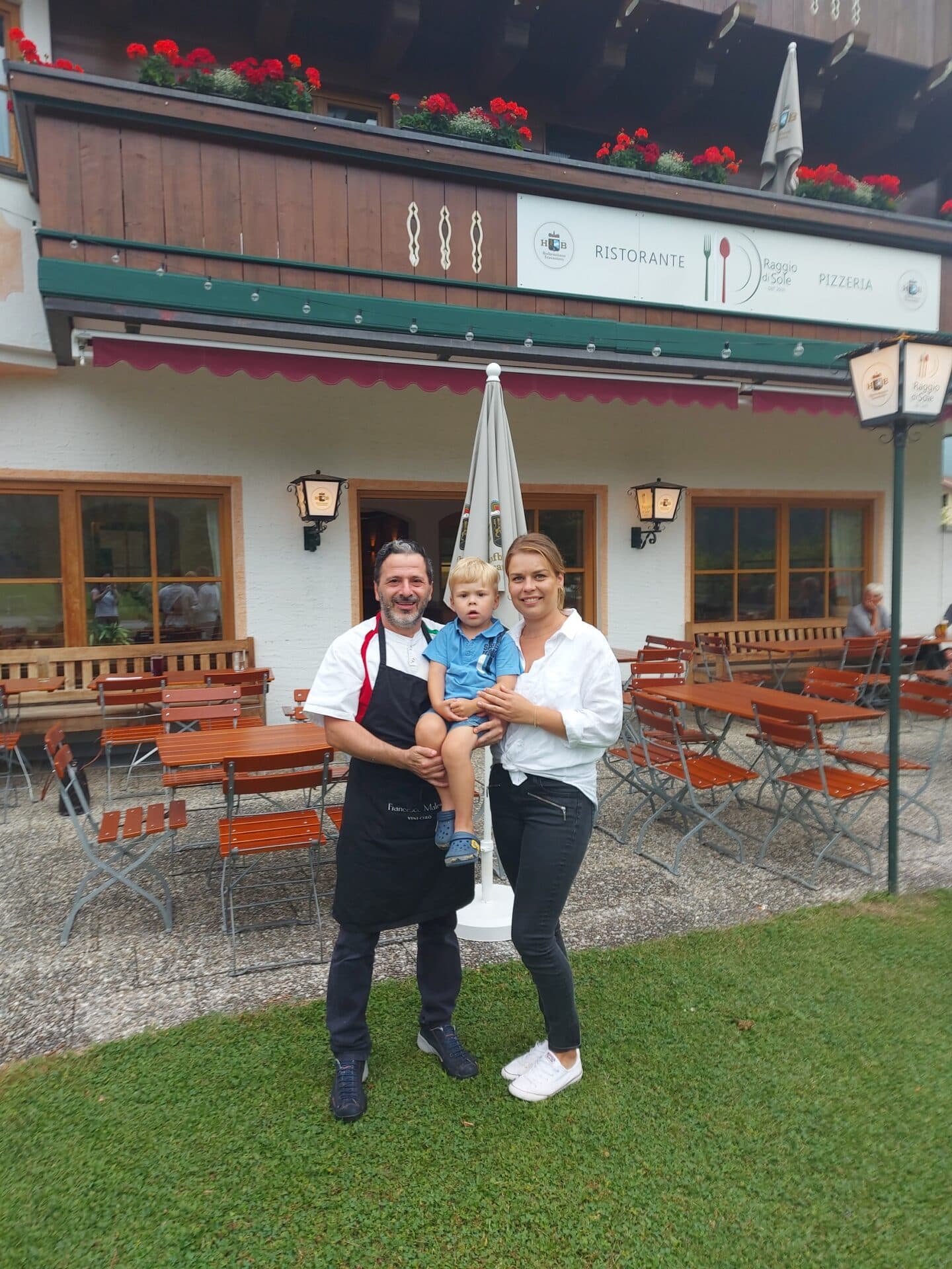 DU bist TOURISMUS – Carmine und Sabina – Inhaber der Pizzeria Raggio di Sole in Schleching
