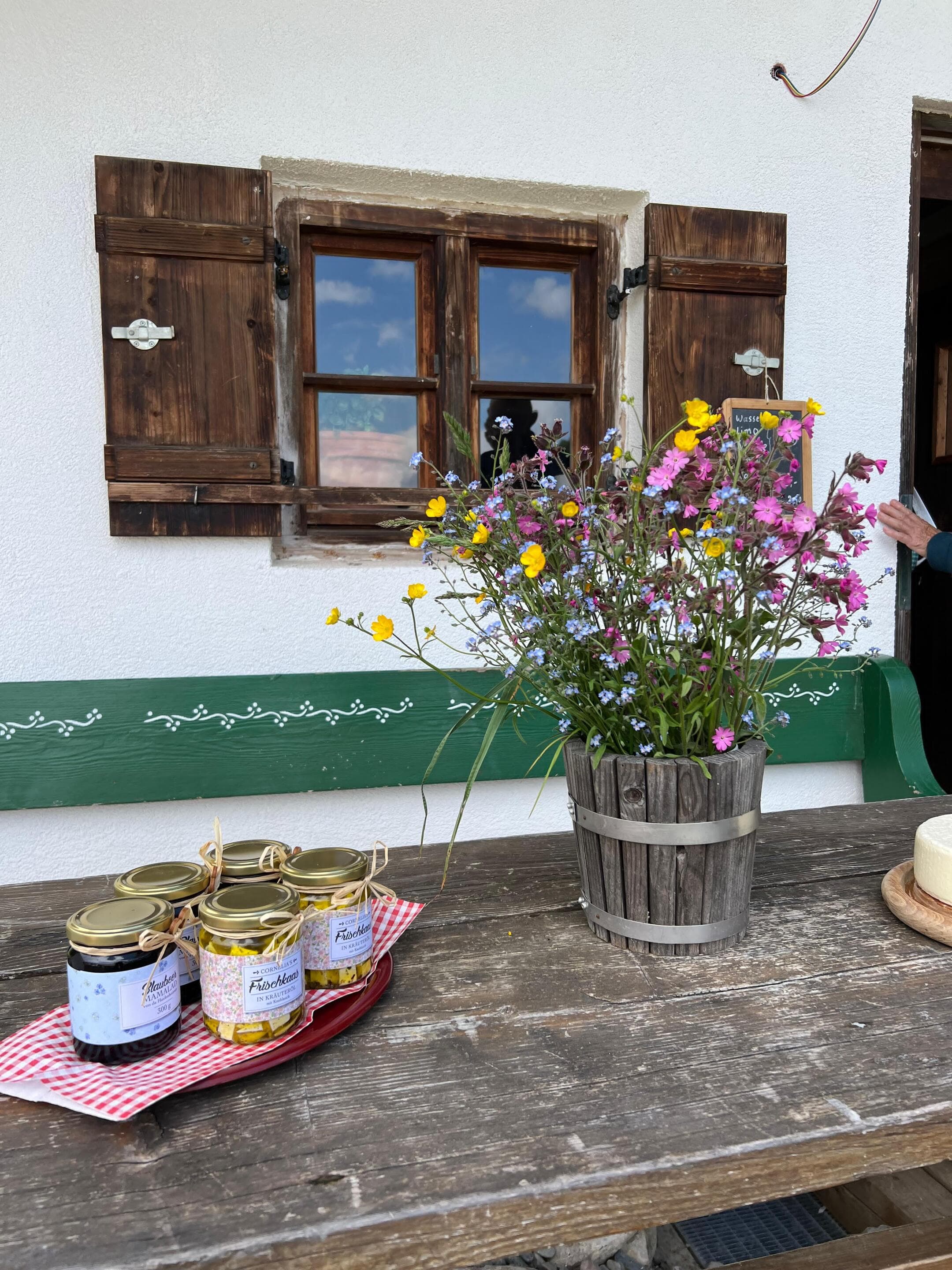 Brotzeit auf der Haidenholzalm
